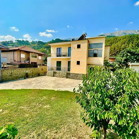 بيت للعطل Mountin View & Rafting In